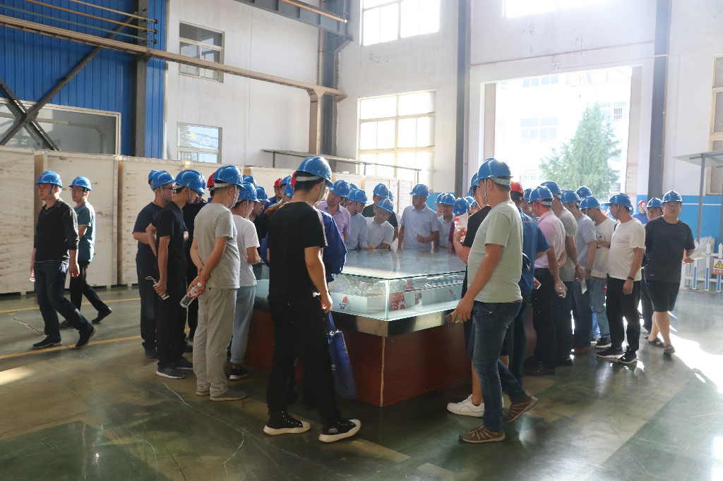 濟(jì)寧參觀團(tuán)-邁科4.jpg